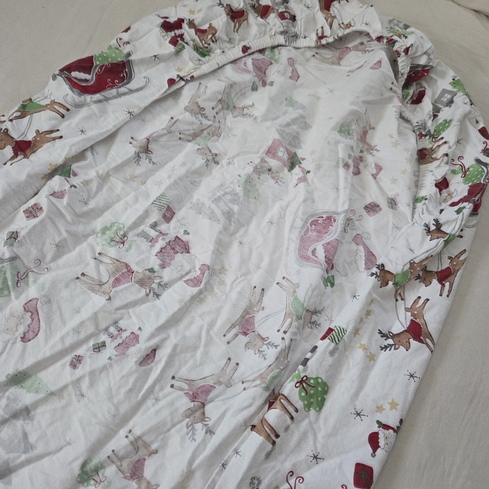 Pottery Barn Kids Holiday Santa Reindeer Fitted Crib Sheet 100% Cotton Flannel - Picture 7 of 8